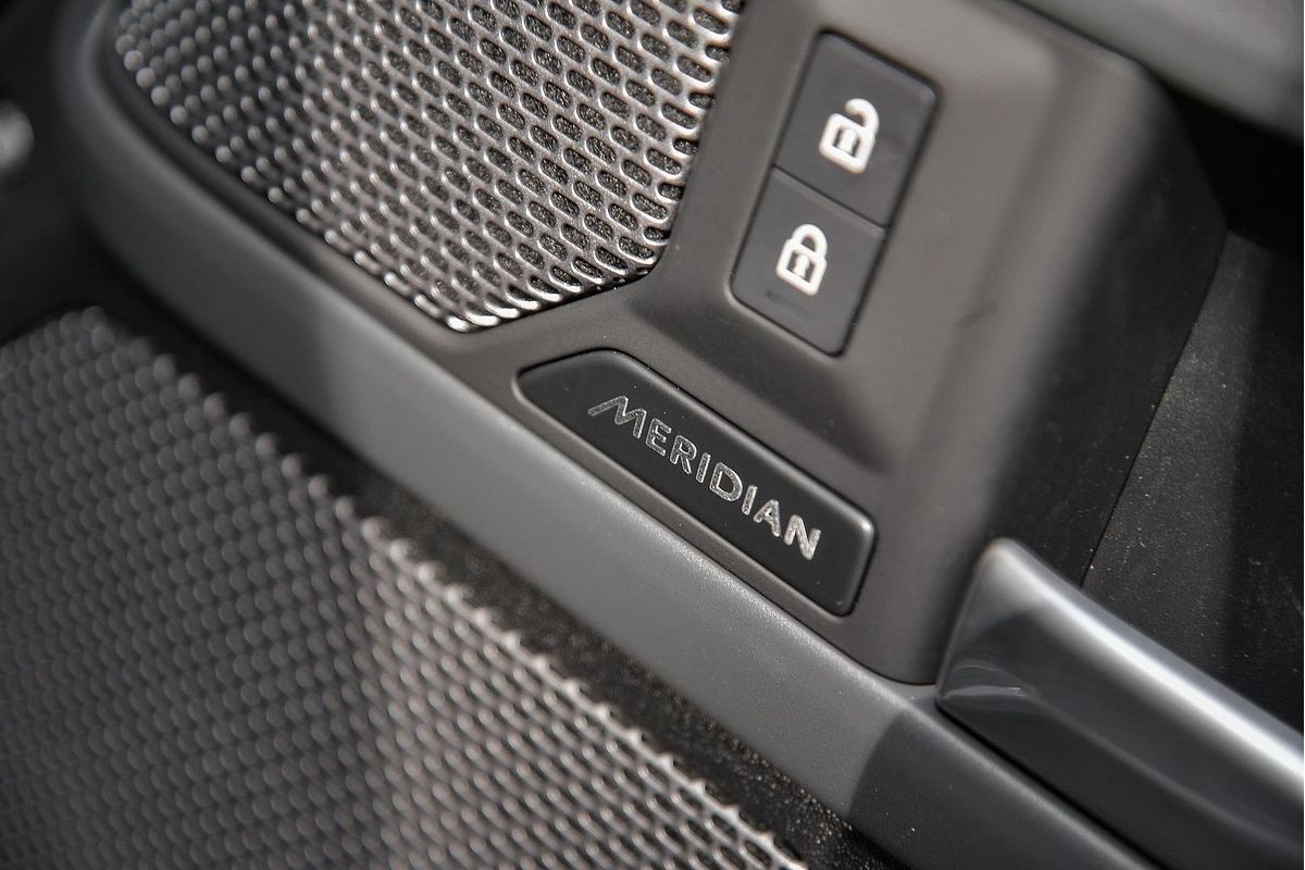 2024 Land Rover Defender 110 P400e X-Dynamic SE L663