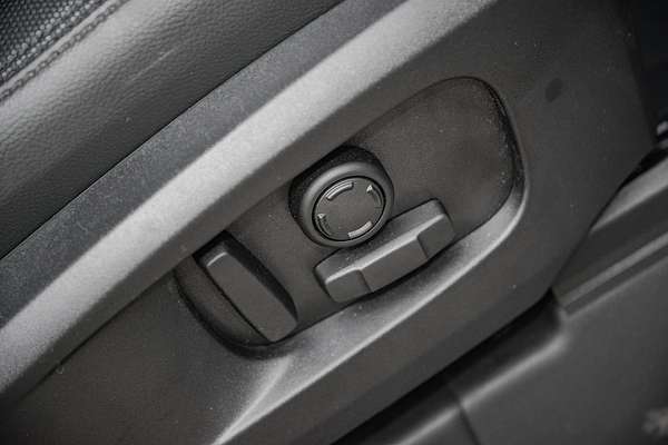 2024 Land Rover Defender 110 P400e X-Dynamic SE L663
