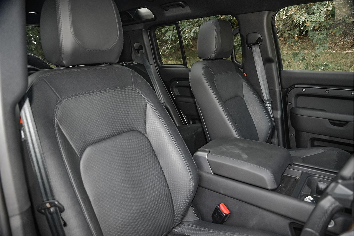 2024 Land Rover Defender 110 P400e X-Dynamic SE L663