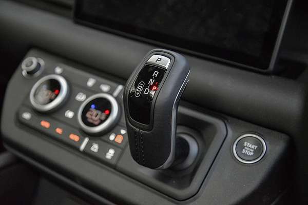2024 Land Rover Defender 110 P400e X-Dynamic SE L663