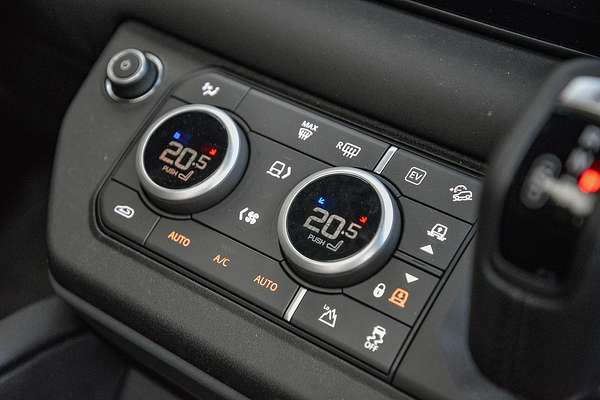 2024 Land Rover Defender 110 P400e X-Dynamic SE L663