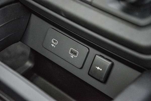 2024 Land Rover Defender 110 P400e X-Dynamic SE L663