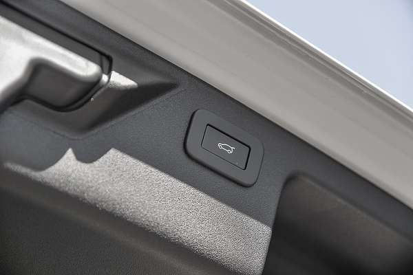 2024 Land Rover Discovery Sport P200 S L550