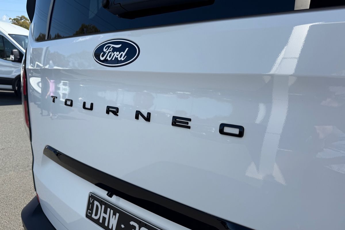 2024 Ford Tourneo Active AV SWB
