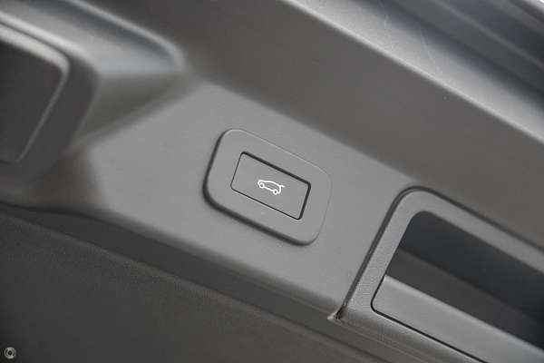 2024 Land Rover Range Rover Velar P250 Dynamic SE L560