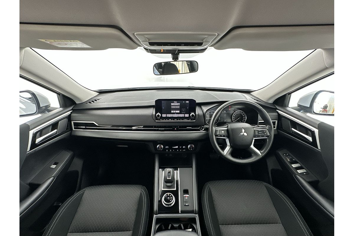 2023 Mitsubishi Outlander ES ZM