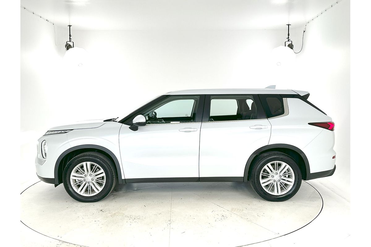 2023 Mitsubishi Outlander ES ZM