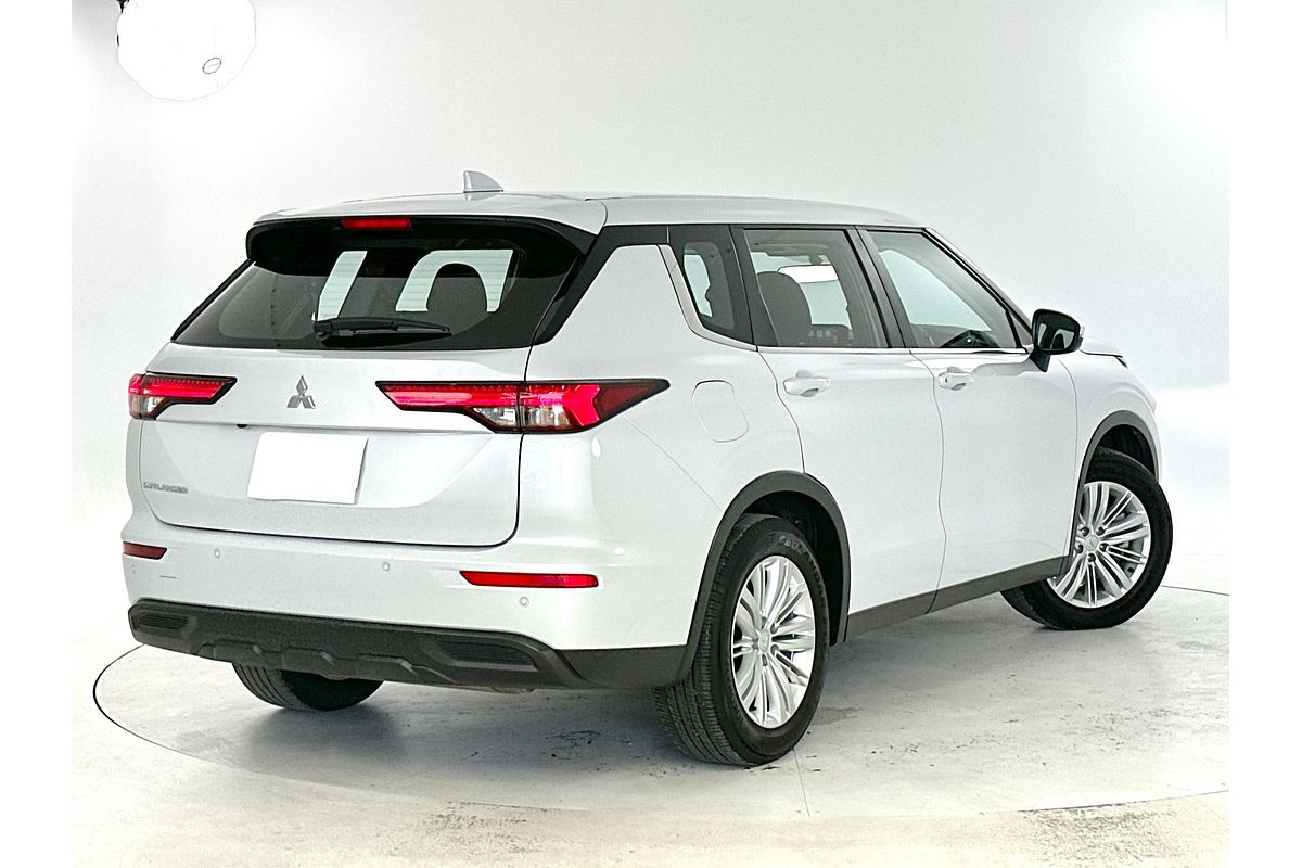 2023 Mitsubishi Outlander ES ZM