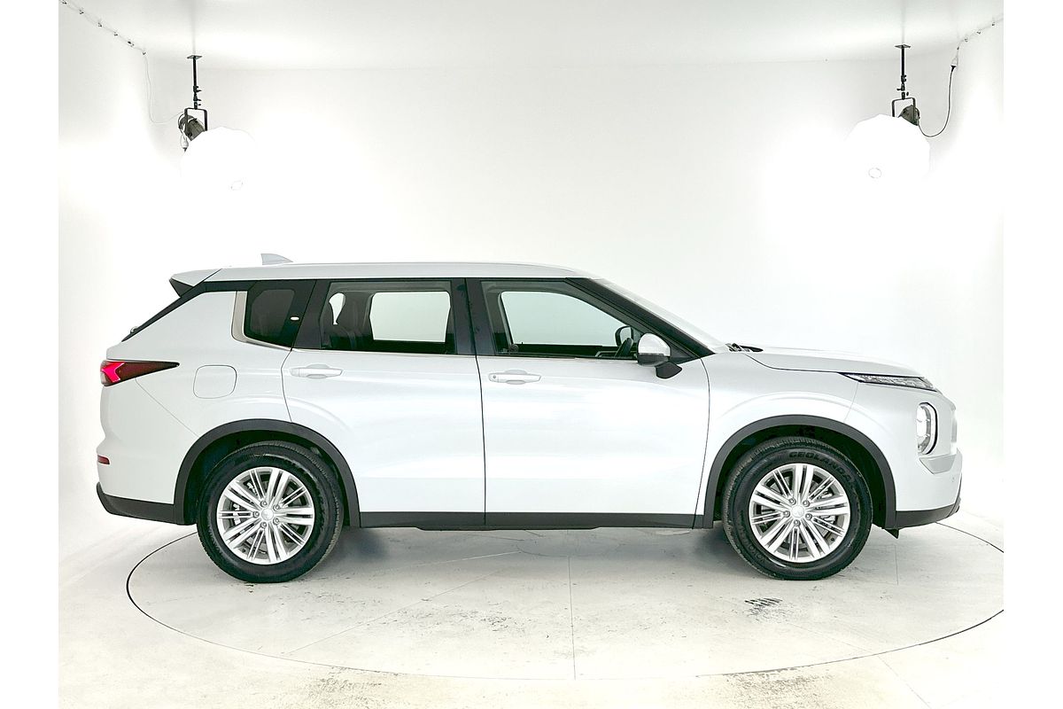 2023 Mitsubishi Outlander ES ZM