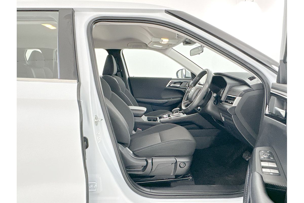 2023 Mitsubishi Outlander ES ZM