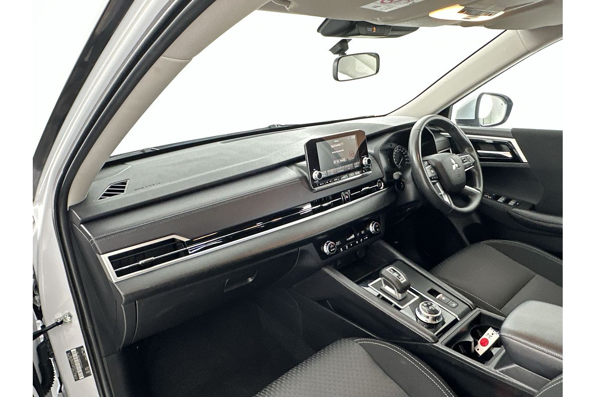 2023 Mitsubishi Outlander ES ZM