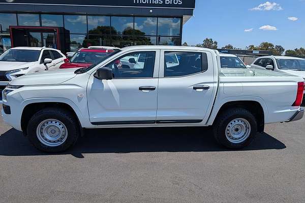 2024 Mitsubishi Triton GLX MV 4X4
