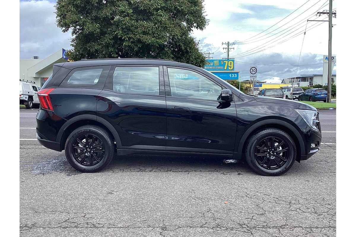 2024 Mahindra XUV700 AX7L