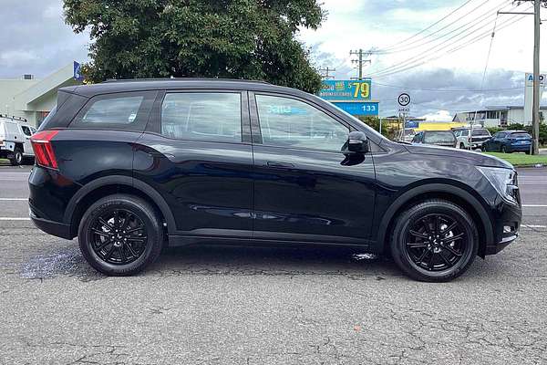 2024 Mahindra XUV700 AX7L
