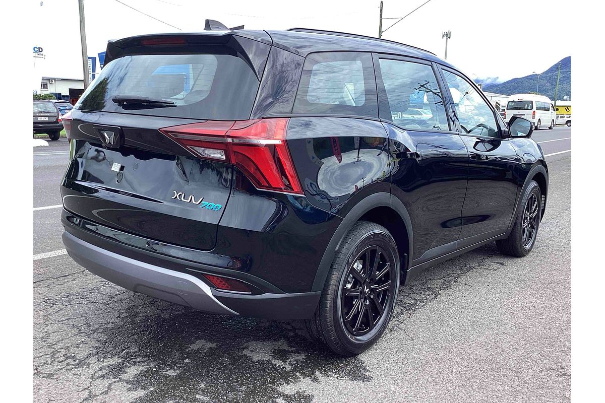 2024 Mahindra XUV700 AX7L