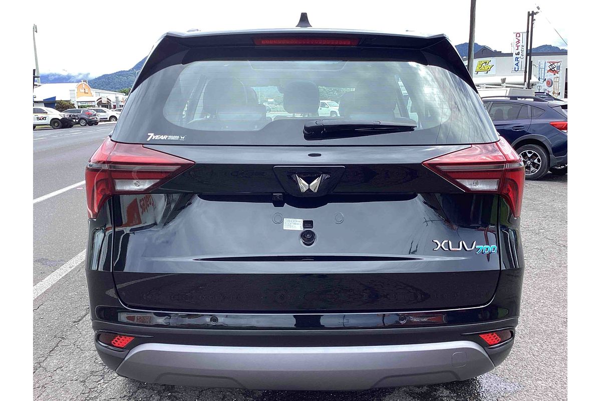 2024 Mahindra XUV700 AX7L