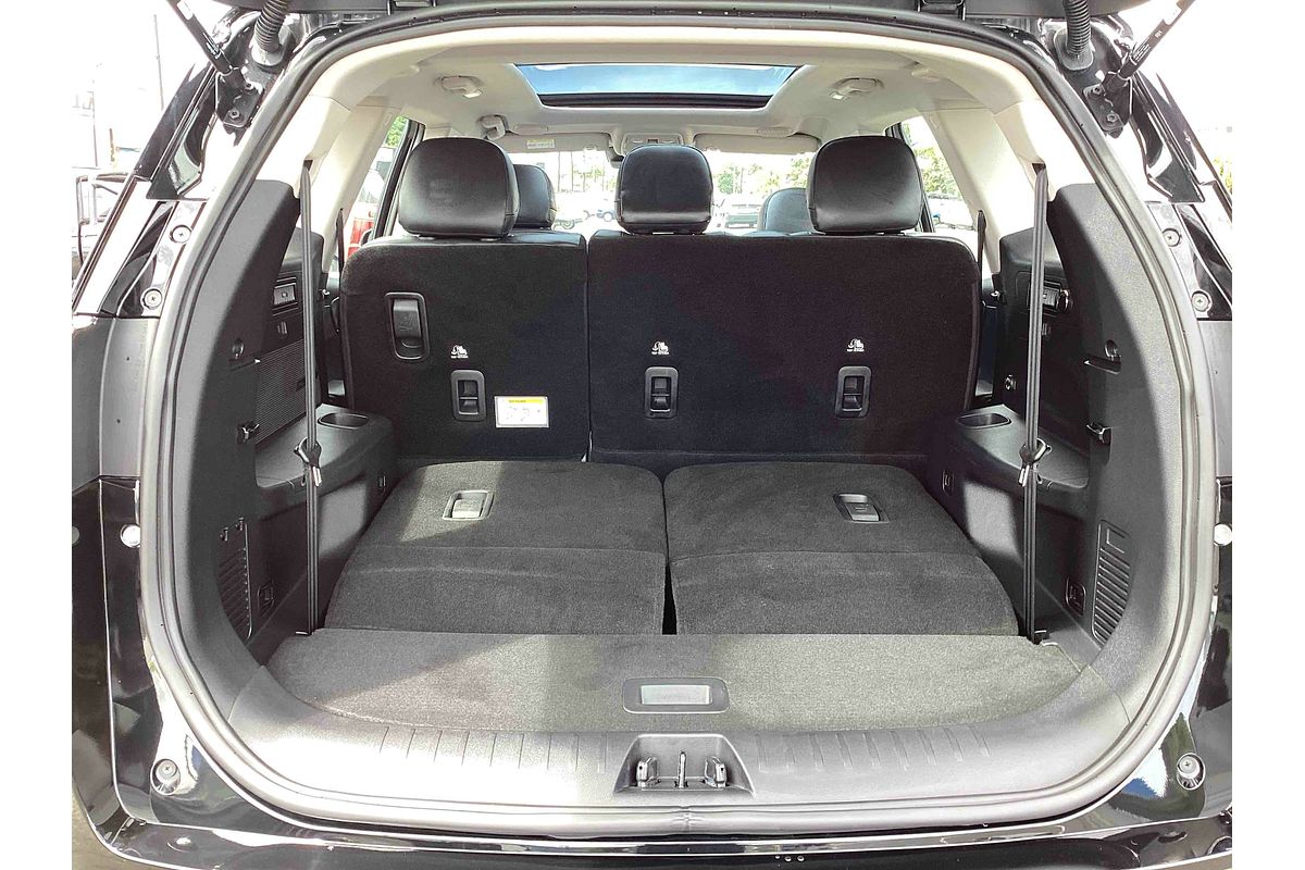 2024 Mahindra XUV700 AX7L