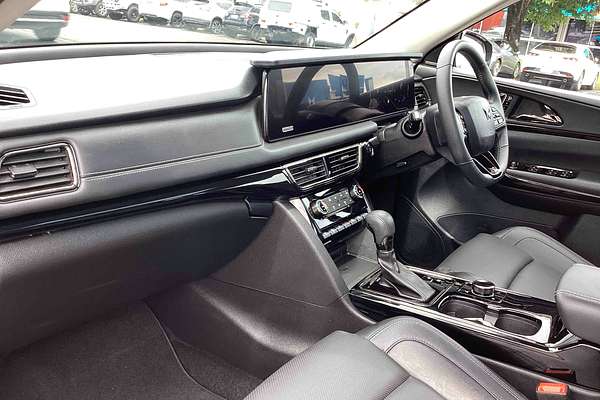 2024 Mahindra XUV700 AX7L