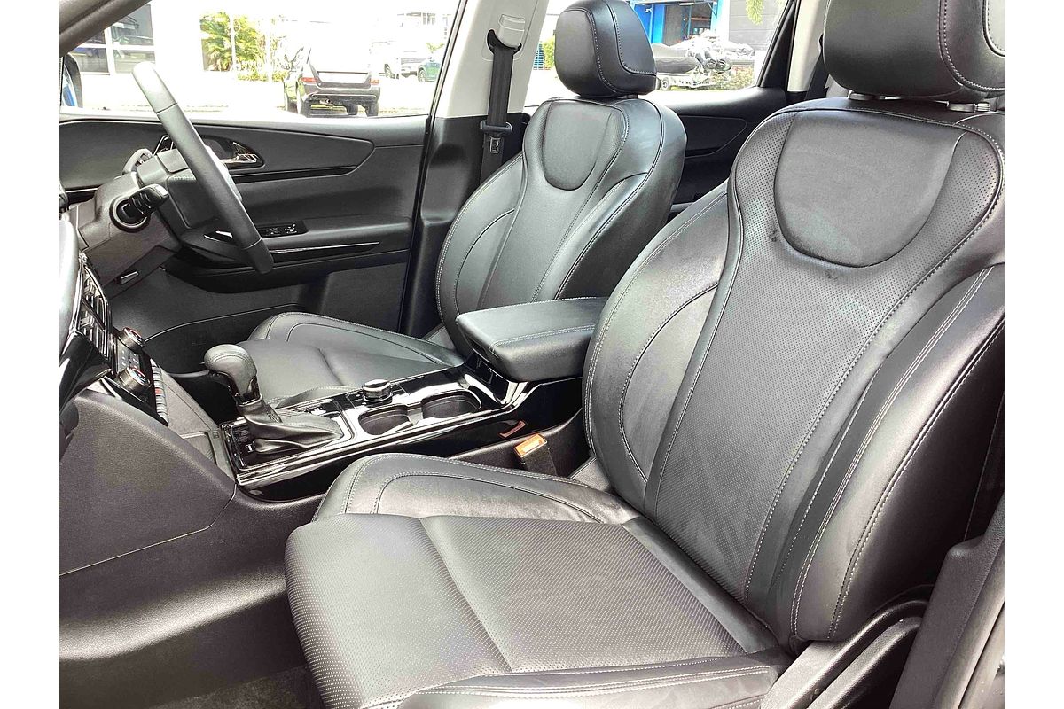 2024 Mahindra XUV700 AX7L