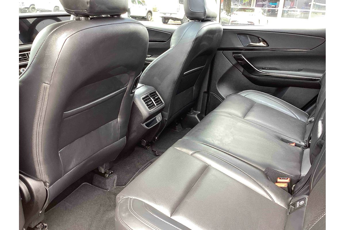 2024 Mahindra XUV700 AX7L