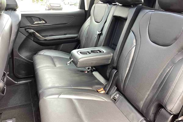 2024 Mahindra XUV700 AX7L