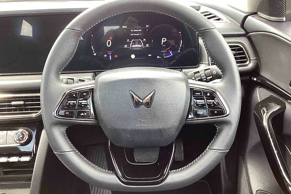 2024 Mahindra XUV700 AX7L