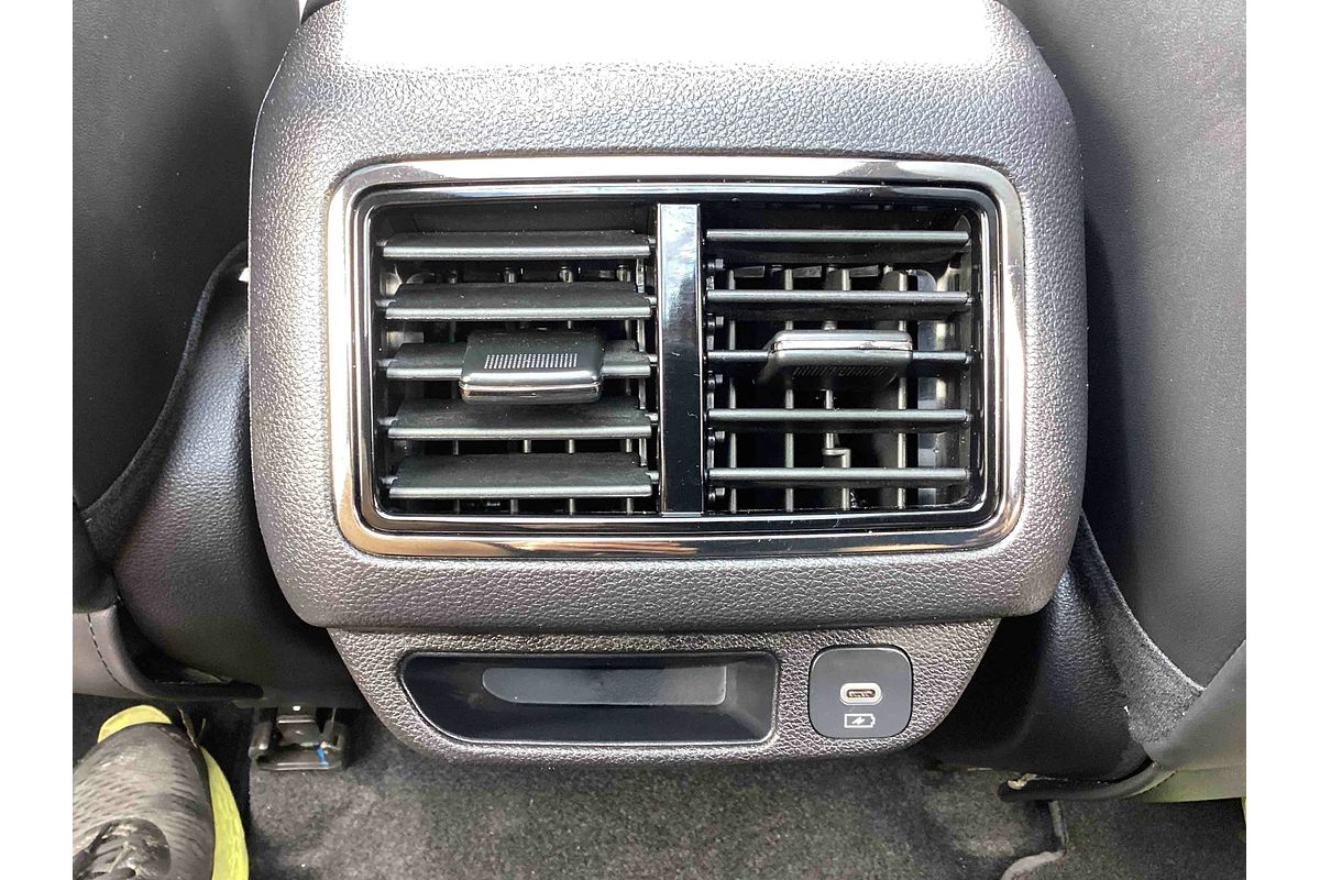 2024 Mahindra XUV700 AX7L