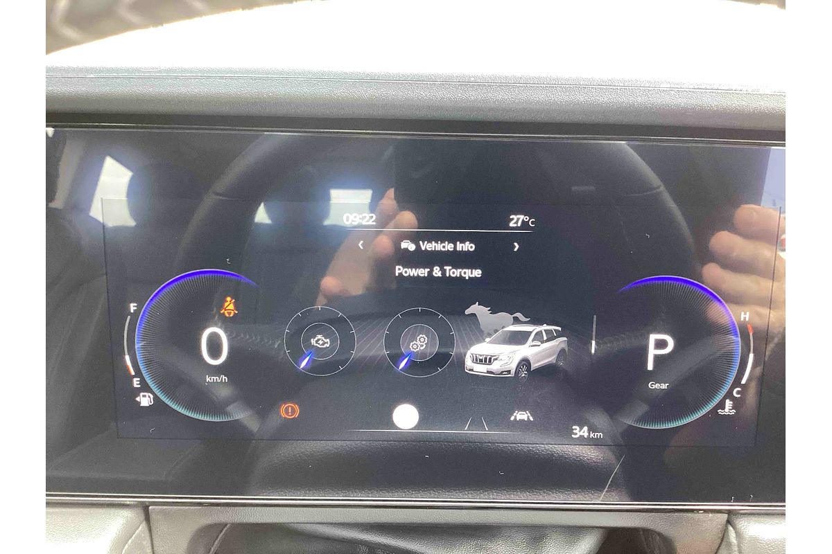 2024 Mahindra XUV700 AX7L