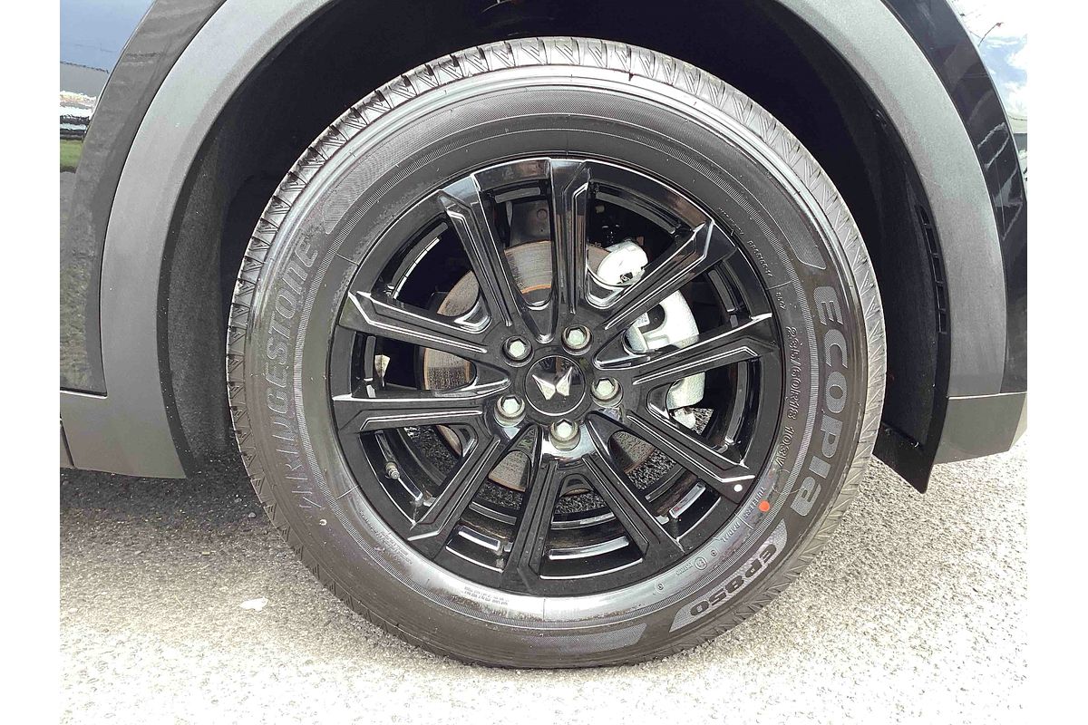 2024 Mahindra XUV700 AX7L
