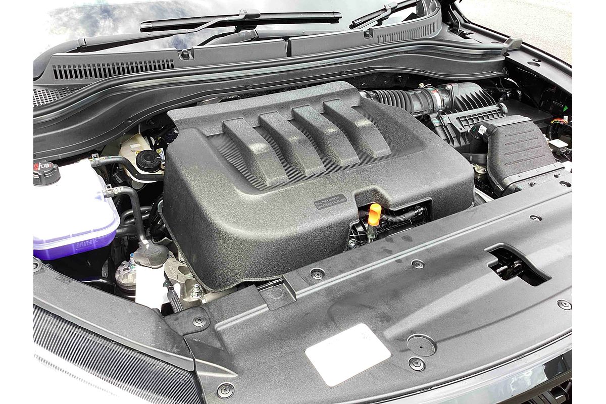 2024 Mahindra XUV700 AX7L