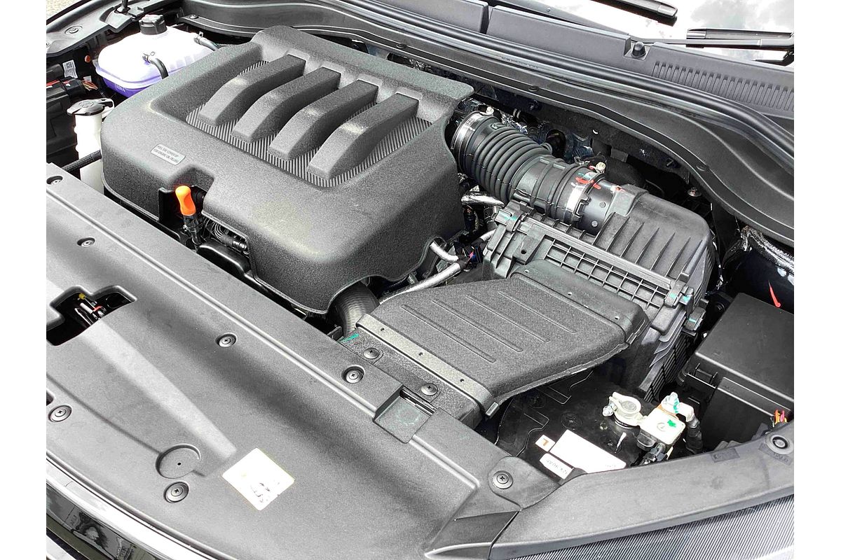 2024 Mahindra XUV700 AX7L