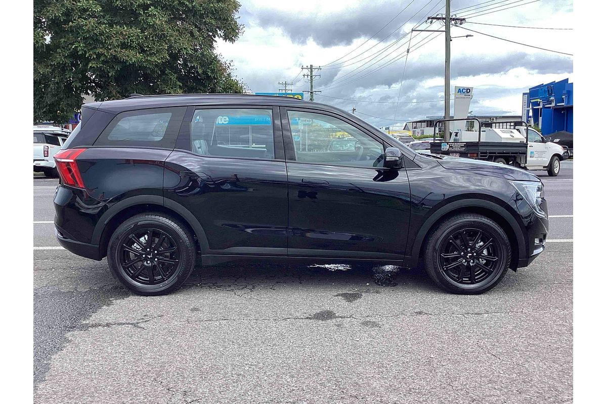 2024 Mahindra XUV700 AX7L
