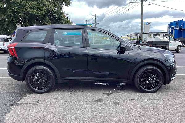 2024 Mahindra XUV700 AX7L