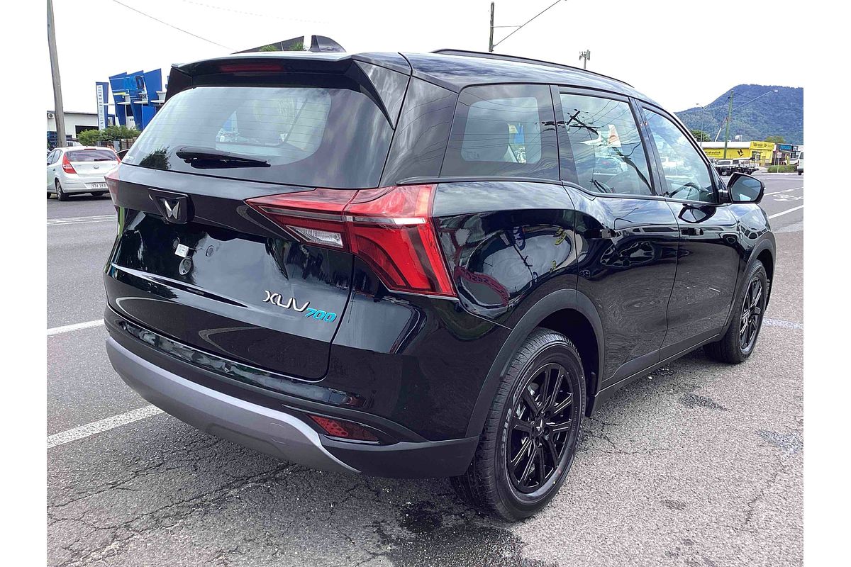 2024 Mahindra XUV700 AX7L