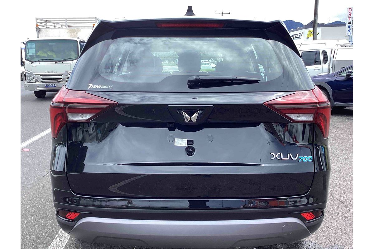 2024 Mahindra XUV700 AX7L