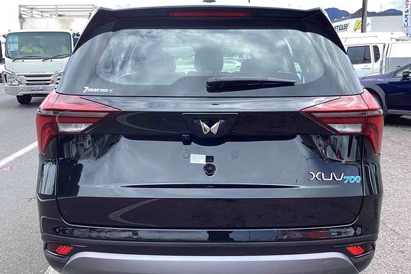 2024 Mahindra XUV700 AX7L
