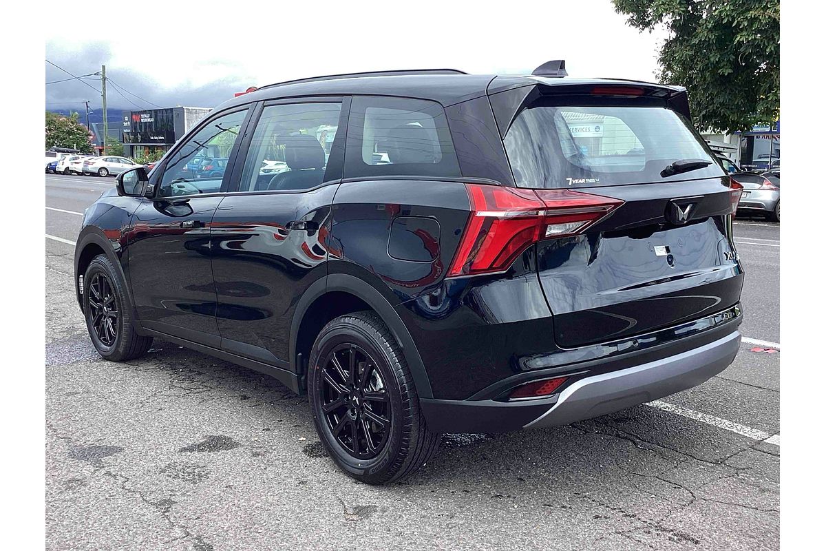 2024 Mahindra XUV700 AX7L