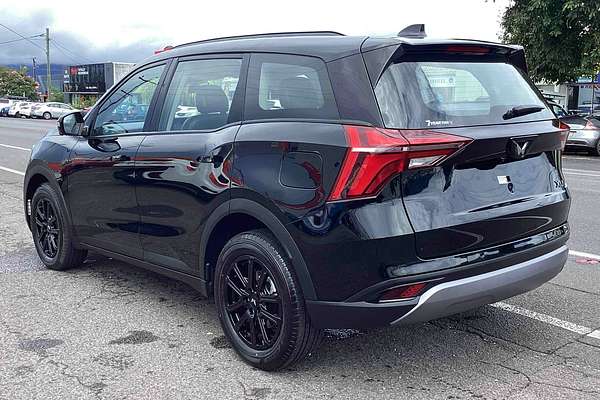 2024 Mahindra XUV700 AX7L