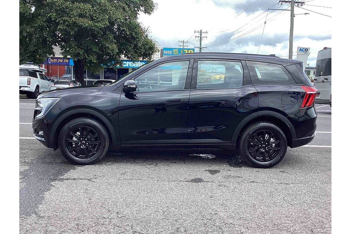 2024 Mahindra XUV700 AX7L