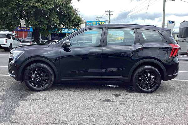 2024 Mahindra XUV700 AX7L