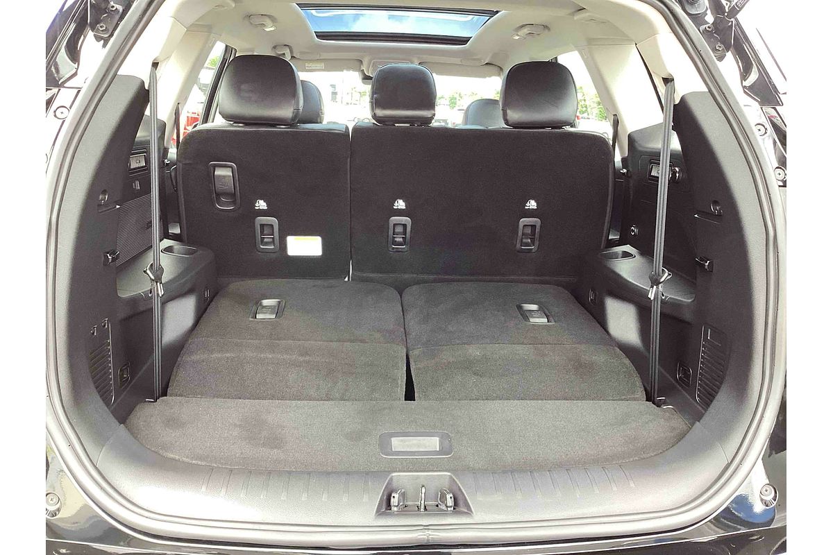 2024 Mahindra XUV700 AX7L