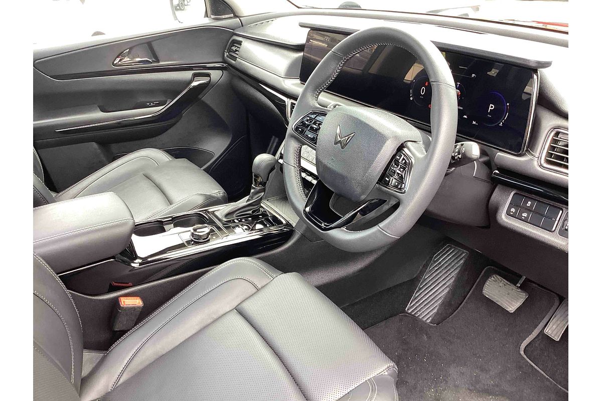 2024 Mahindra XUV700 AX7L