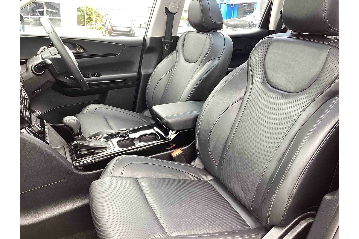 2024 Mahindra XUV700 AX7L