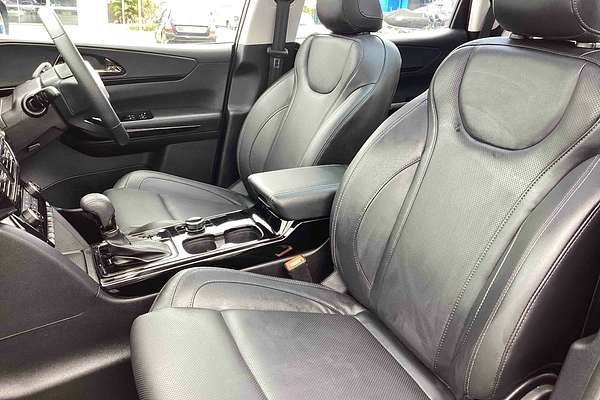 2024 Mahindra XUV700 AX7L