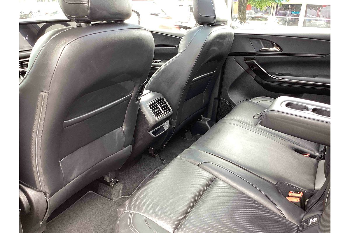 2024 Mahindra XUV700 AX7L
