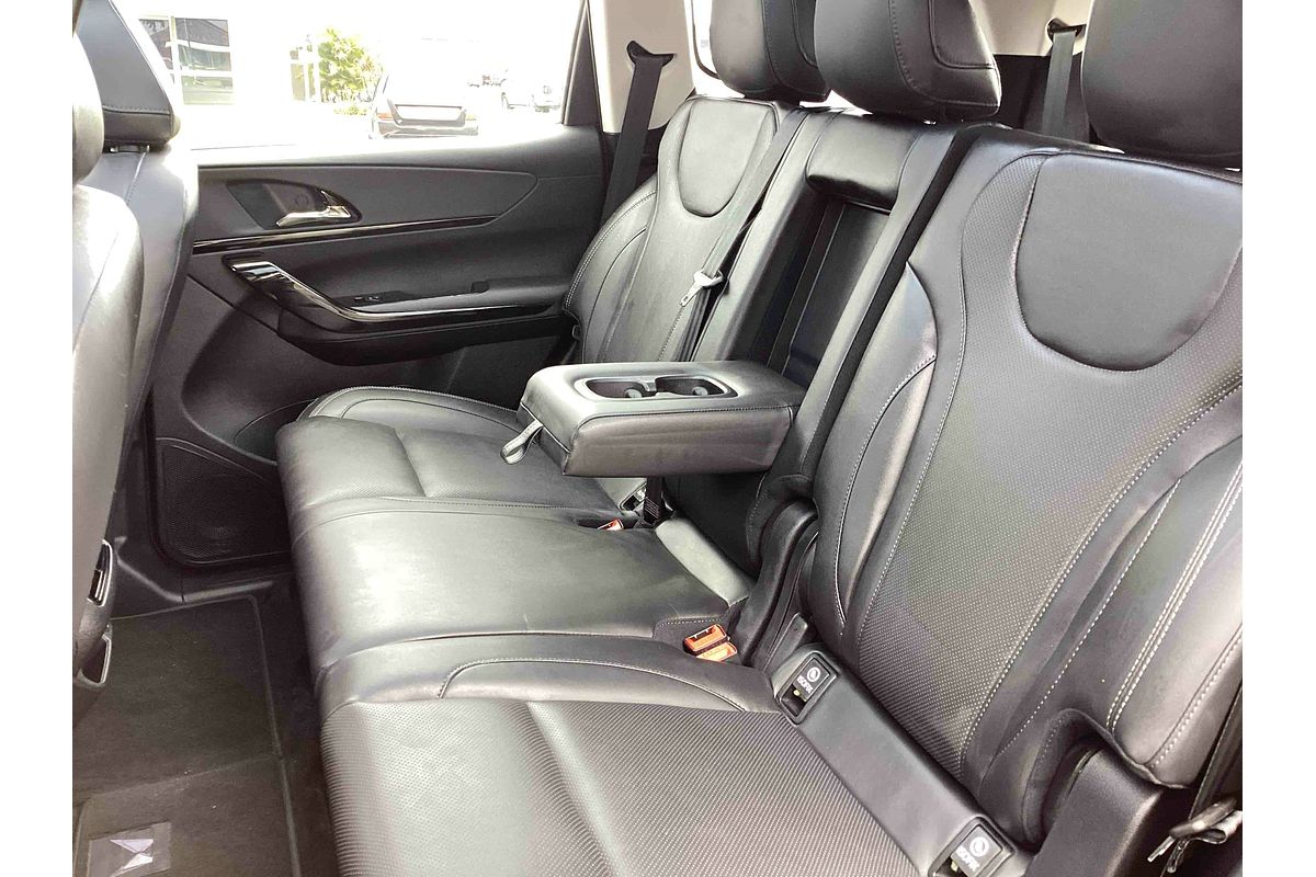 2024 Mahindra XUV700 AX7L