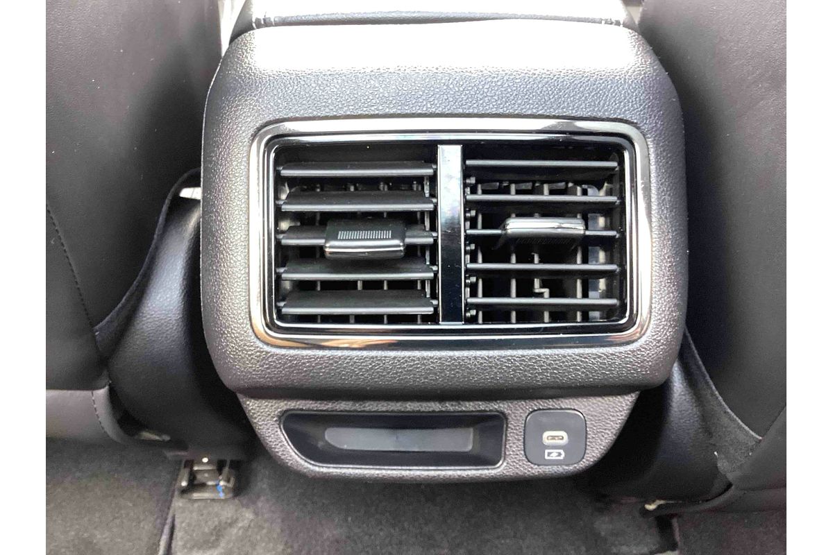 2024 Mahindra XUV700 AX7L