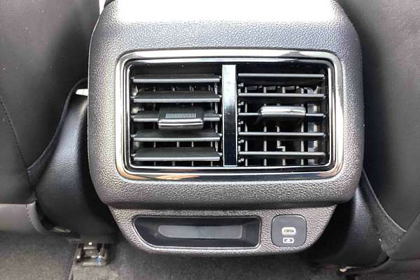 2024 Mahindra XUV700 AX7L