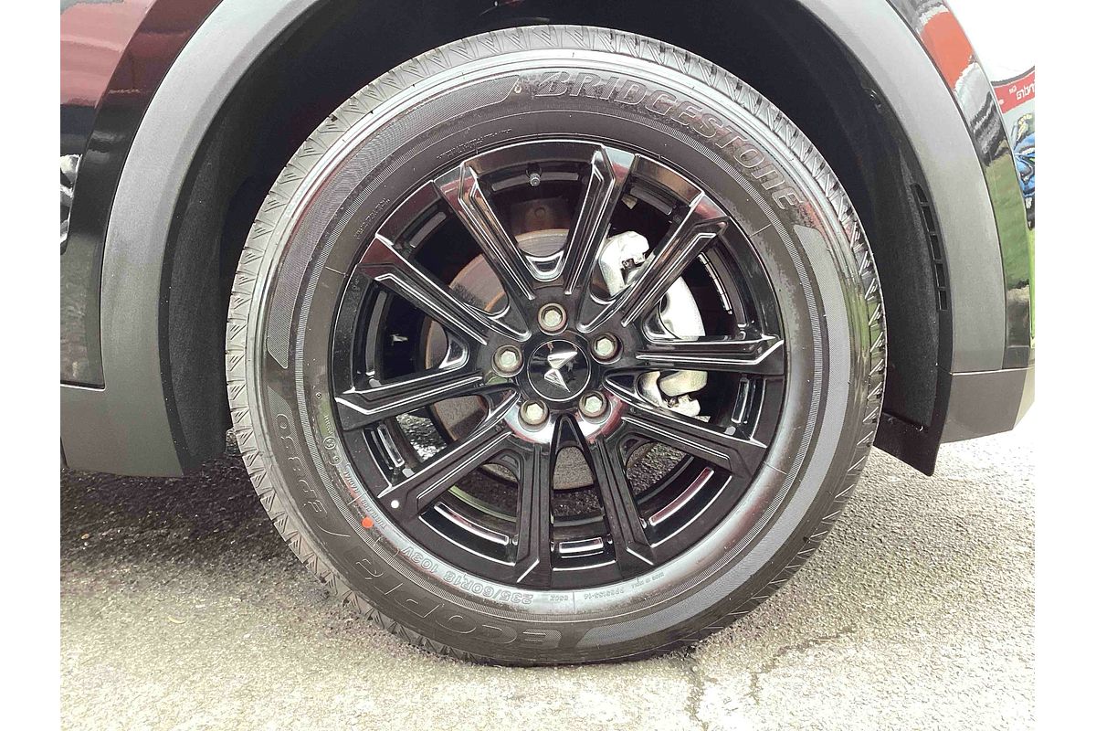 2024 Mahindra XUV700 AX7L