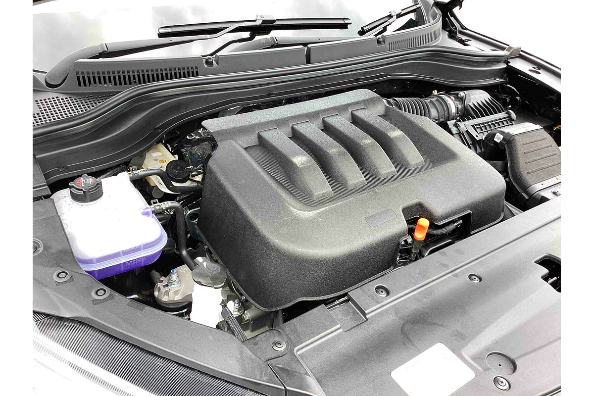 2024 Mahindra XUV700 AX7L